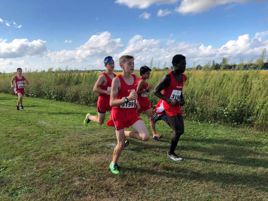 Four St. Louis runners stick together on the tough course.