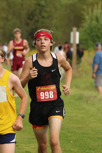 Hunter Salladay, Senior, rounds the bend in his race.