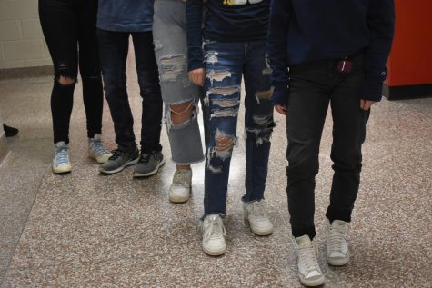 SLHS students show case the difference in style of jeans. 