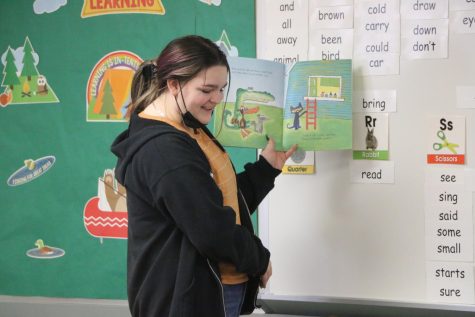 SLHS Student Sarah Corson reads to elementary students.