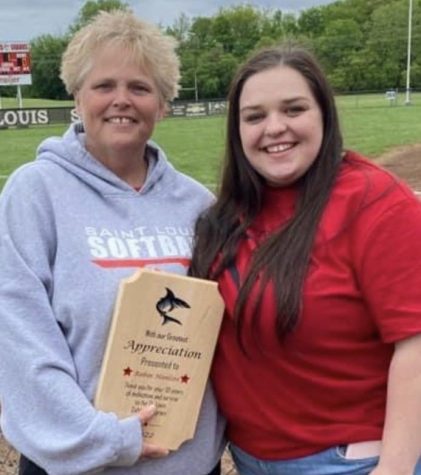 St. Louis High School softball team dedicates a tournament in honor of Mrs. Hanline