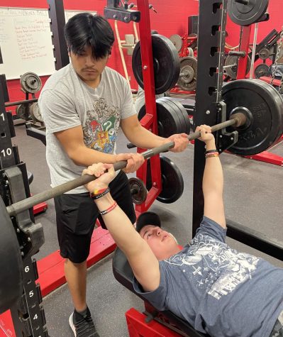SLHS Powerlifting begins as Winter approaches