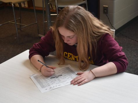 SLHS student fills out her March Madness bracket. 