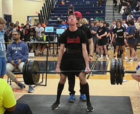 Cole Lombard captured mid-dead lift. 