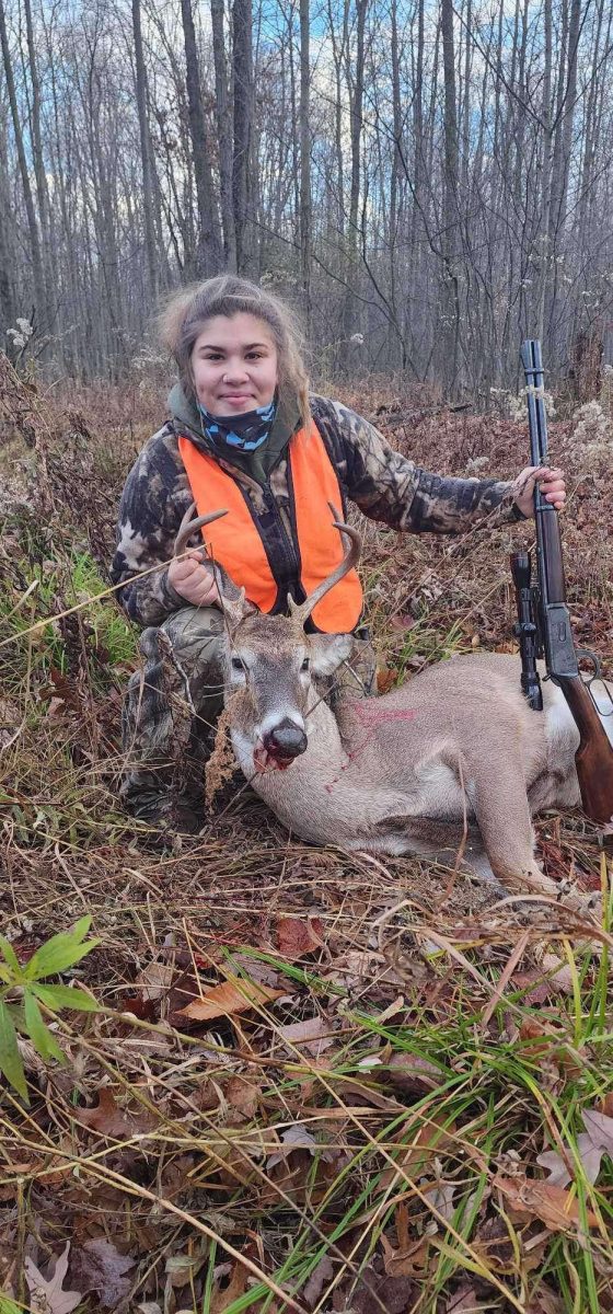 Hunter+and+sophomore+Alexis+Hitsman+nabbed+a+buck+this+Deer+Day%21