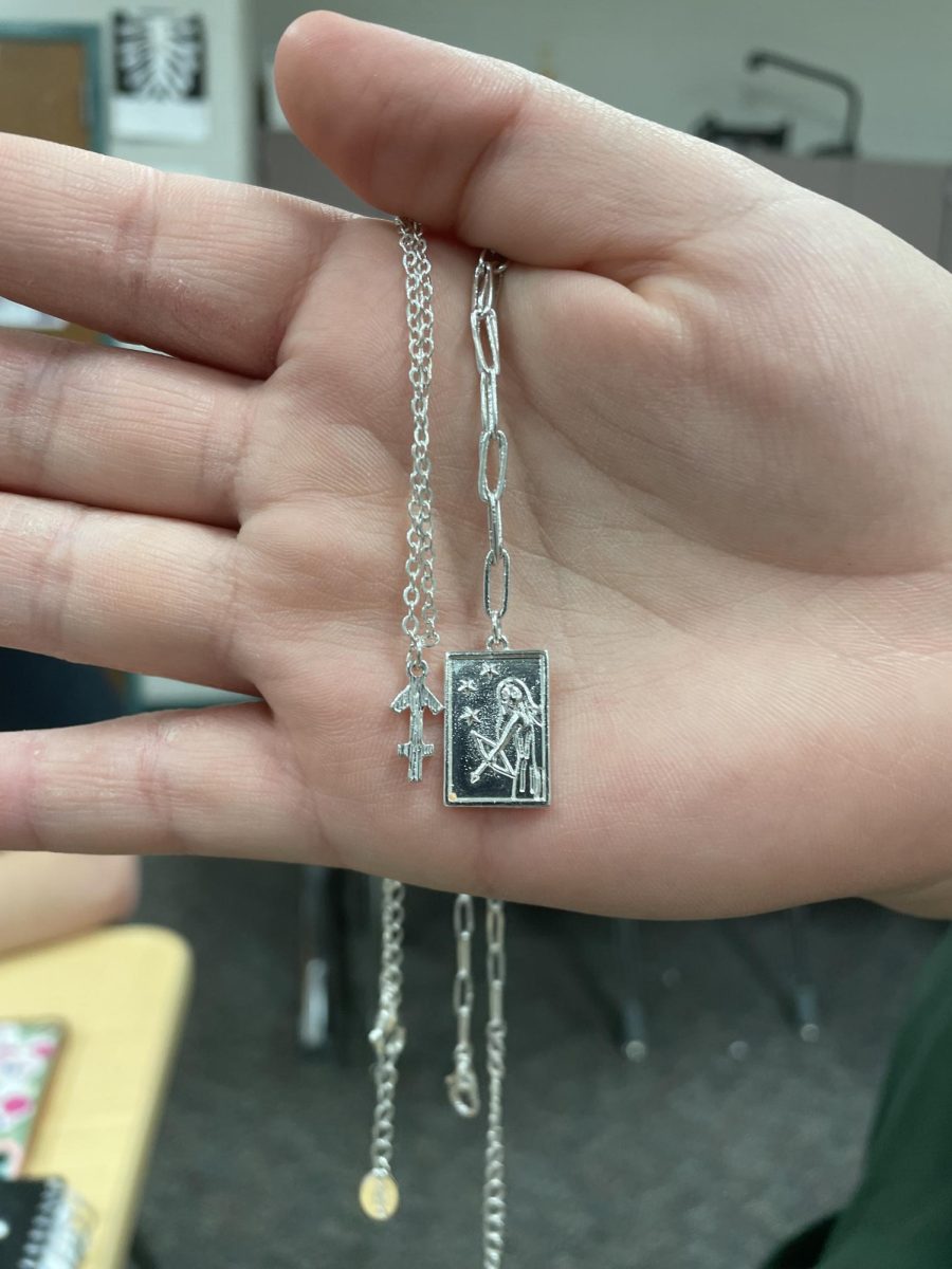 This+necklace%2C+representative+of+the+zodiac+sign+Saggitarius%2C+is+just+one+of+the+ways+students+in+touch+with+astrology+can+express+their+signs%21