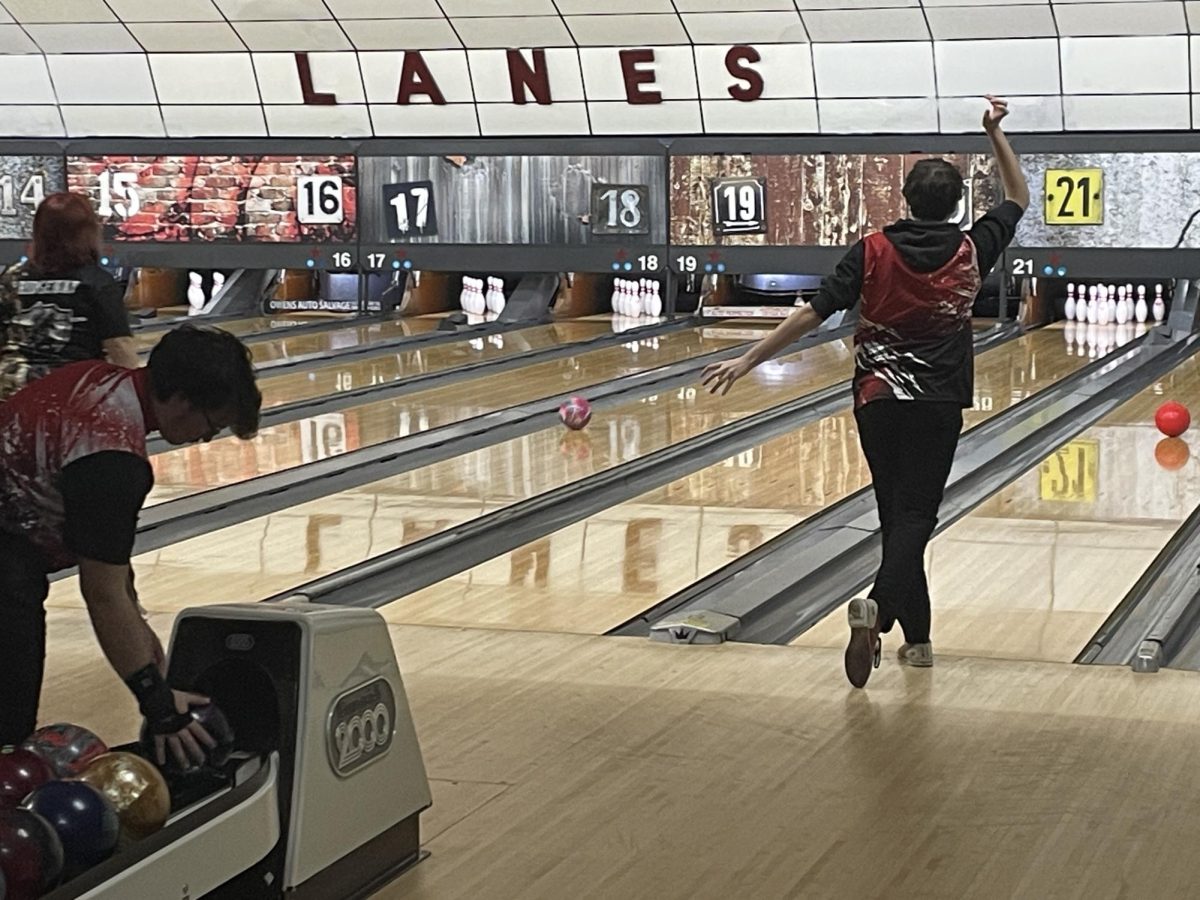 Sophomore+bowler+Skylar+DuBois-Kleinhans+bowls%2C+while+fellow+bowler+Harley+Mader+gets+ready+to+hit+the+lanes.