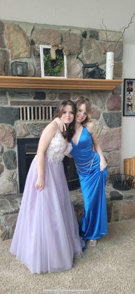 Twins, and multi-time promgoers Lillie and Lexie Thayer were dressed in the best fashion for prom last year!