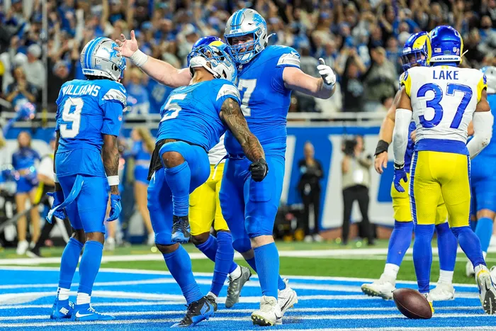 The Lions celebrate their victory against the Rams!