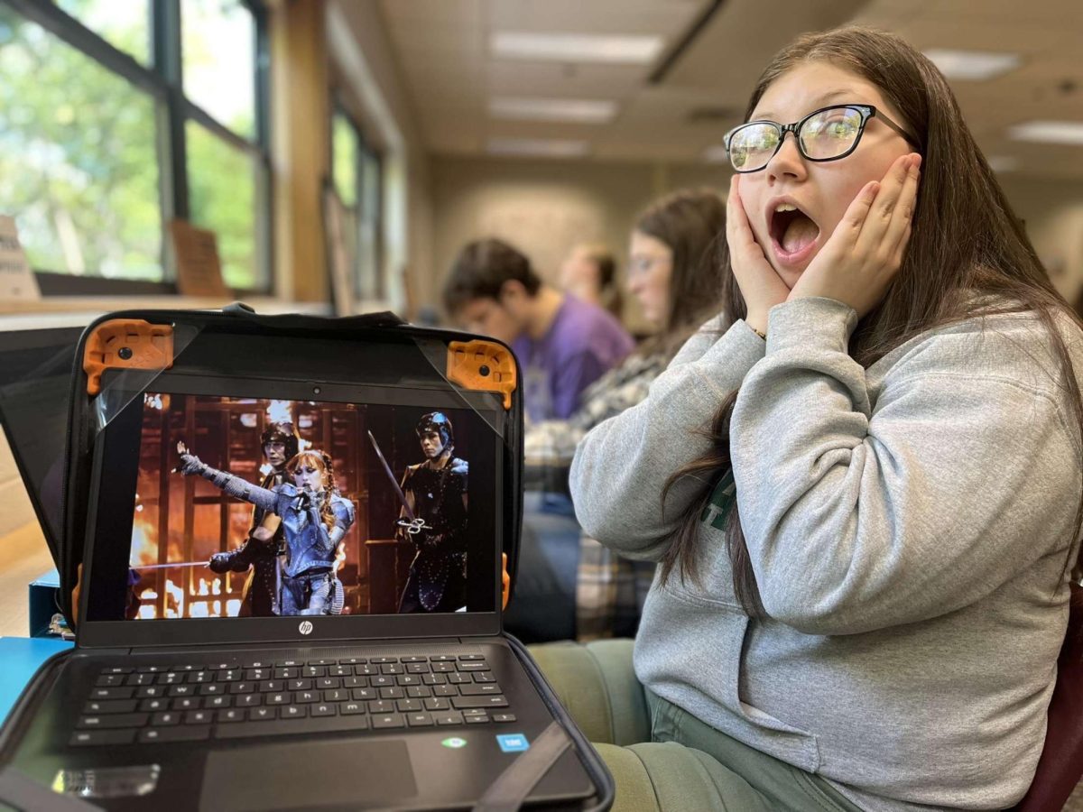 Sophia Miller reacts to Chappell Roan's VMA performance.