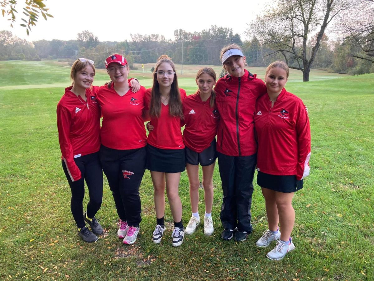 The girls golf team poses for a photo before a long day of golfing!