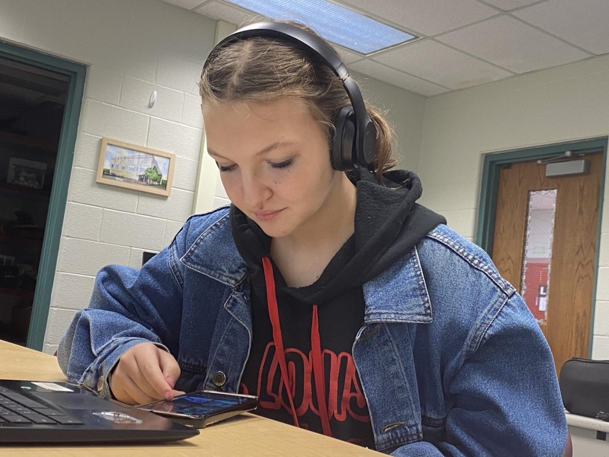 Senior Kaydence Heiden listens to her music while doing her work.