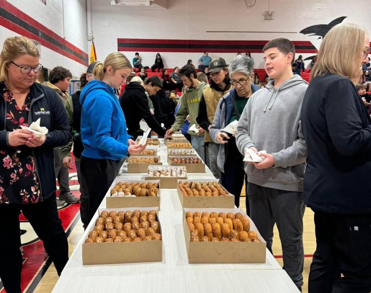 SLHS students along with a parental figure make their way through the line to grab a donut!