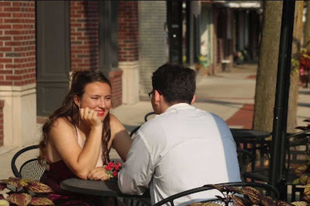 Rebekah Ross and Damian Rosenberger go on a romantic date together.