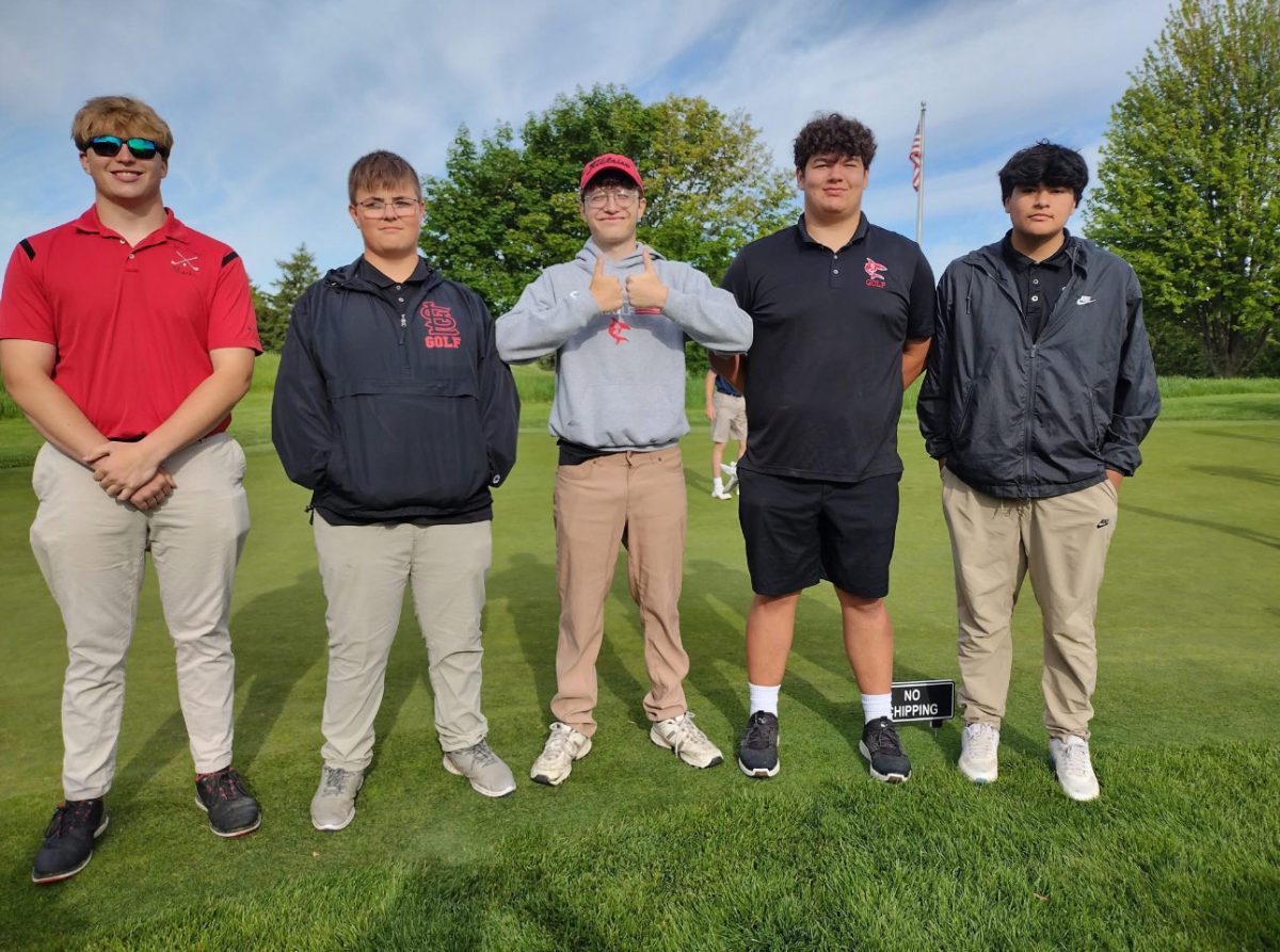 Golf team completes the season as a team.