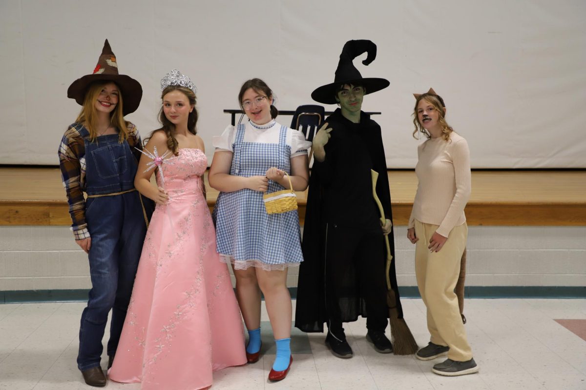 A group of students dressed as the Wizard of Oz characters!